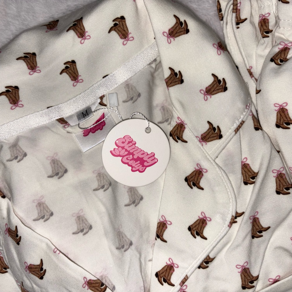Pajama Set - Picture 4 of 5